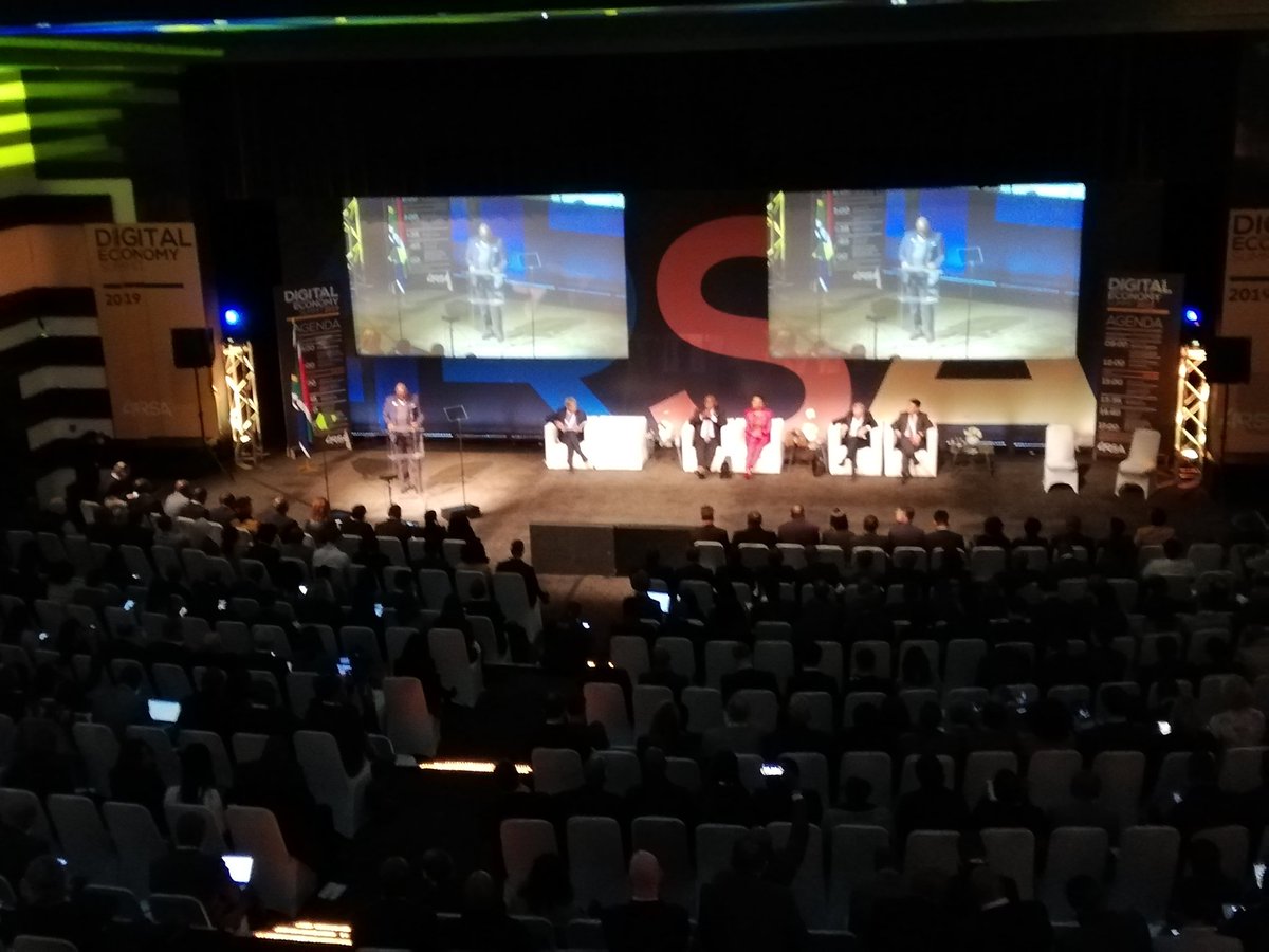 EngineerITNews's tweet photo. Gauteng Premier David Makhura opens the Digital Economy Summit, with Pres Ramaphosa and Minister Ndebeni-Abrahams on stage and due to address the public on SA's plan for embracing the Fourth Industrial Revolution. https://t.co/oXO1GCU3OB