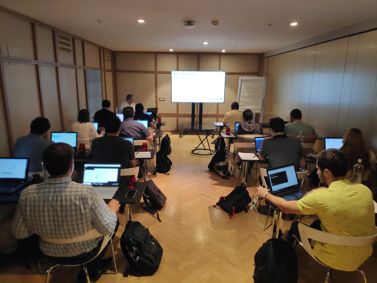 jmmalcala's tweet photo. Último día del BootCamp Forensics de @IHackLabs  con los alumnos. Trabajando en un incidente real. https://t.co/geAx87jyQs