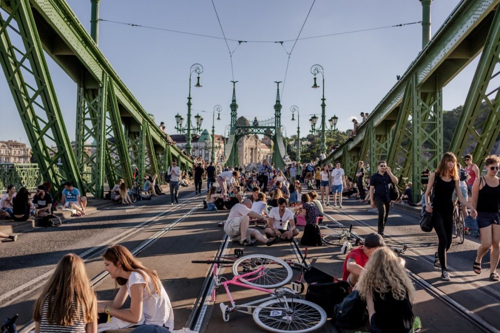 budapestinfo's tweet photo. Picnic weekend on Szabadság-híd starts tomorrow | The Budapest Business Journal on the web | https://t.co/SDQyHXXFO1 – Budapest Business Journal https://t.co/Bxa5ZFsDzD https://t.co/bfiyw6DvS7