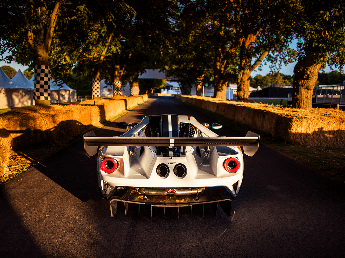 Čare tega lepotca bo izkusilo samo 45 najsrečnejših izbrancev … 😳 Ford GT Mk II je prilagojen za dirkališča, za navadne ceste pa je nekoliko predivji. 🔥 Več o superšportniku 👉 bit.ly/FordGTMkII