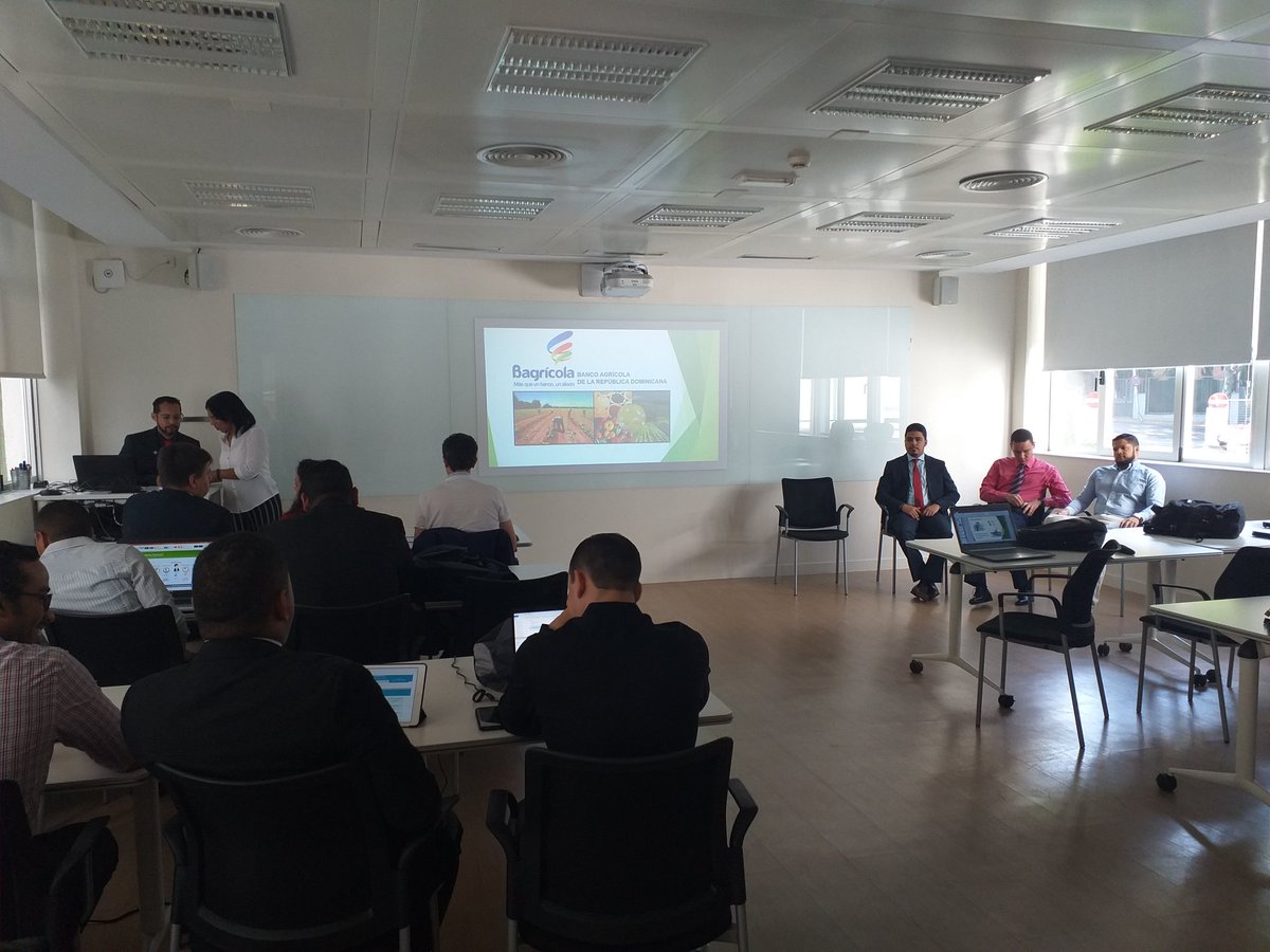 marisolalcala's tweet image. Comienza la presentación de Anteproyectos de los alumnos del Máster en Business Intelligence y Big Data. MUCHA SUERTE. @eoi @MESCYTRD #mbigdata