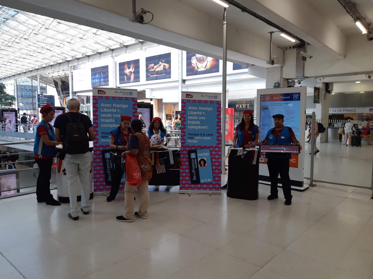 JahanFiona's tweet photo. Le Navigo Easy et Liberté + n'ont plus de secret pour vous !
Découvrir en s'amusant, voilà le "but" de notre rencontre hier à #Garedunord avec les agents de vente Transilien. Mais qui dit "but", dit #CoupeDuMondeFeminine2019, thème de notre Stand ce 4 juillet 2019.
Merci à vous! https://t.co/GvYShLVDNT