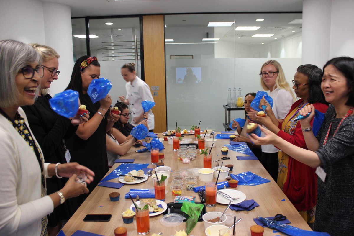 KarolineIKP's tweet photo. Time to pipe like a PRO! The very first @audreybonnafous Cupcake Decorating Masterclass took place yesterday @Refresh1FC and it was a great success! #artisanpastrychef #cupcakemasterclass #londonstorey https://t.co/e0da2d09lK