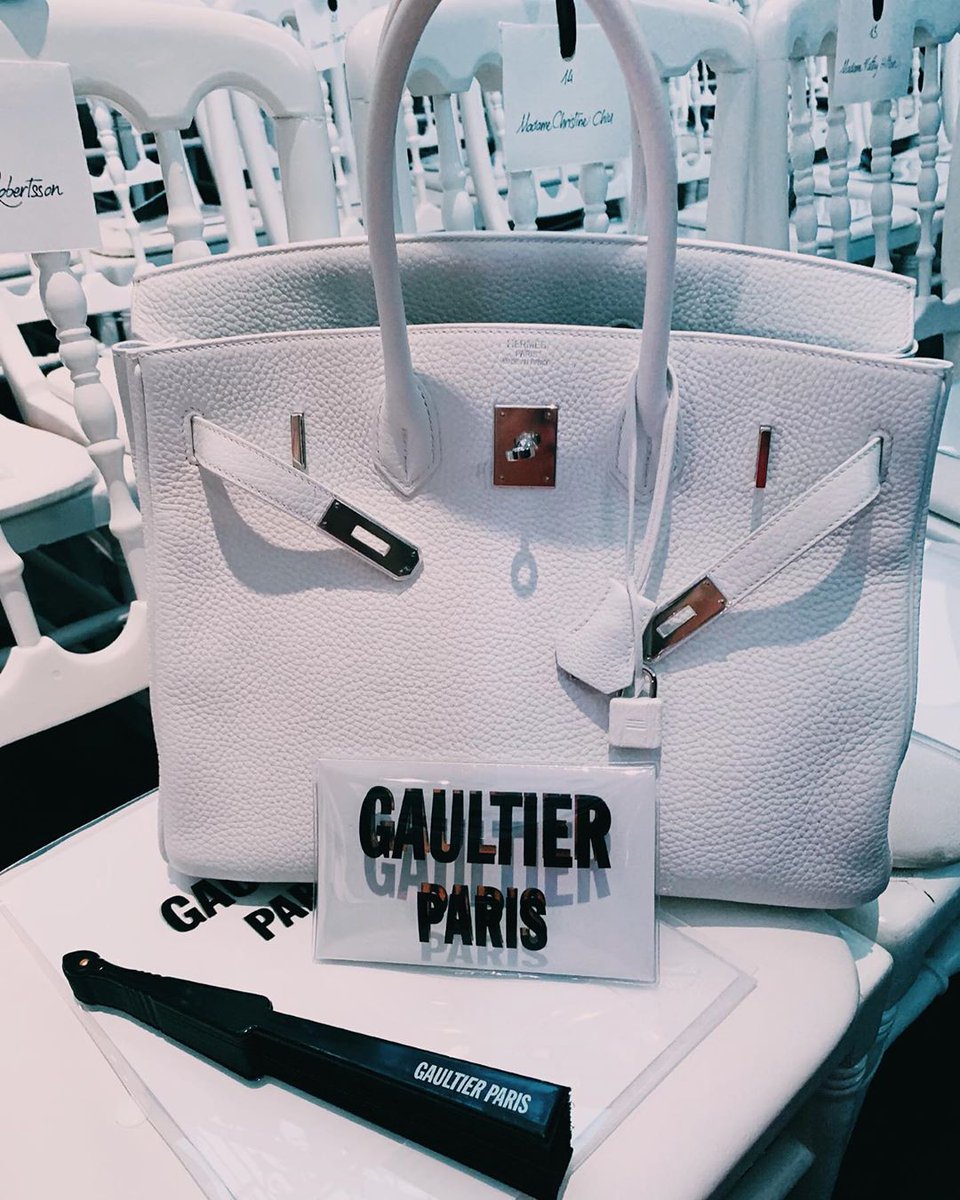 jc_keller's tweet photo. Une belle présentation des nos invitations gonflables pour le défilé de la collection automne-hiver 2019-20 Jean Paul Gaultier

#gonflable #inflatable #JPGaultier #JPG #mode #surmesure #fashion #event https://t.co/INncOLlmqi