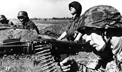 53rdWelsh's tweet photo. #OTD in 1944

Patrols play a dangerous game of cat and mouse around the Scottish Corridor as both sides attempt to learn the other's intentions. 

Prisoners remain hard to acquire.

Scavenging the rotting, bloated dead for ID becomes the norm.

#DDay75 #Normandy75
#WW2 #SWW https://t.co/wCJTTnYkc3