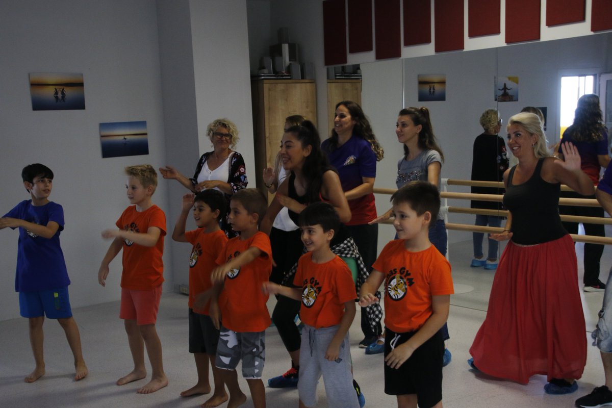 kovanskm's tweet photo. Kovan Spor Kültürü Merkezi'nde çalışmalarını yürüten CimnasGYM sporcuları yaz dönemi antrenmanlarının ilk bölümünü bitirdiler ve sertifikalarını aldılar 🎊😊 

#KovanSporKültürüMerkezi https://t.co/3wAh74f4gu