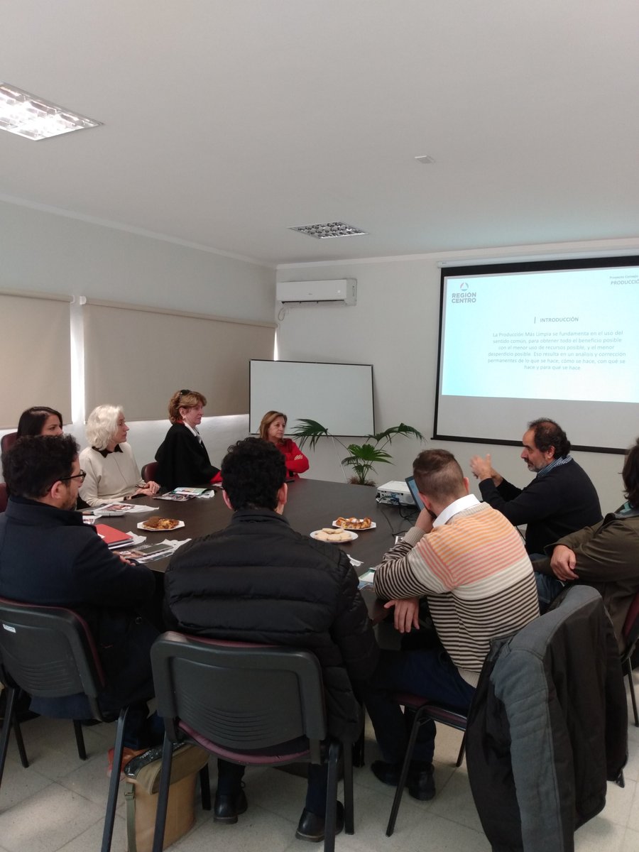 vale_torres70's tweet photo. #eficienciaambiental en #regioncentro junto a @GobSantaFe @GobCordoba @GobiernoER  🌱💡⚙️ trabajando por #empresas#sostenibles y competitivas 💰 dentro del proyecto de #produccionmaslimpia #CFI @ambientesantafe @SeguroEdgardo https://t.co/4JTzaE63KO