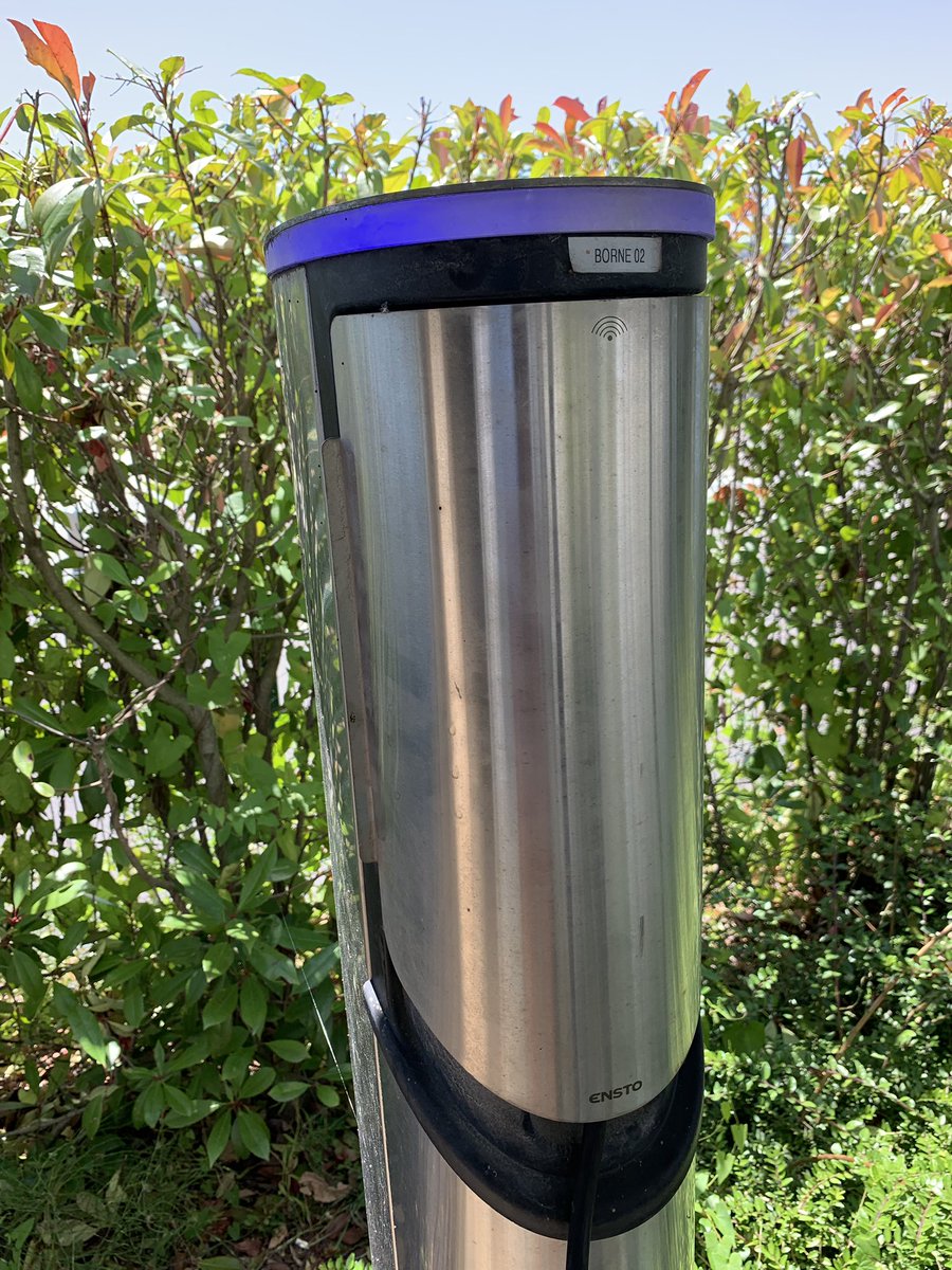 chris75sf's tweet image. 3,2,1 Charging form #Solar 🌞⚡️✌️ Oh yeah ! 😊 #work #pv #efficiency #selfconsumption #BMW #CEvolution #chargingstation #free