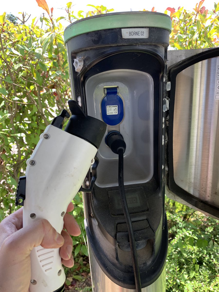 chris75sf's tweet image. 3,2,1 Charging form #Solar 🌞⚡️✌️ Oh yeah ! 😊 #work #pv #efficiency #selfconsumption #BMW #CEvolution #chargingstation #free