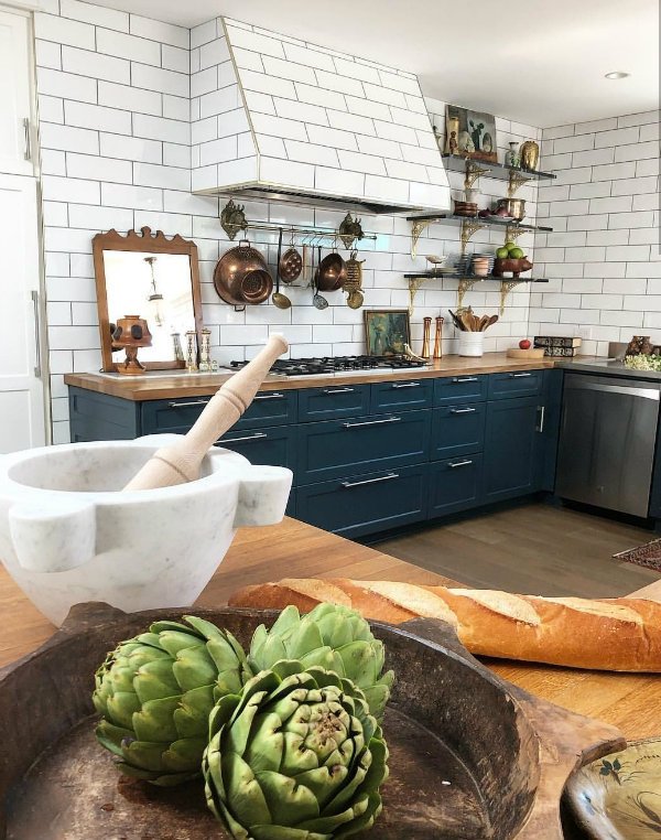 We're sharing the last house from the 2109 Newport Harbor Home Tour, and you may be surprised at how different it is from the others.  ciaonewportbeach.blogspot.com/2019/07/newpor…