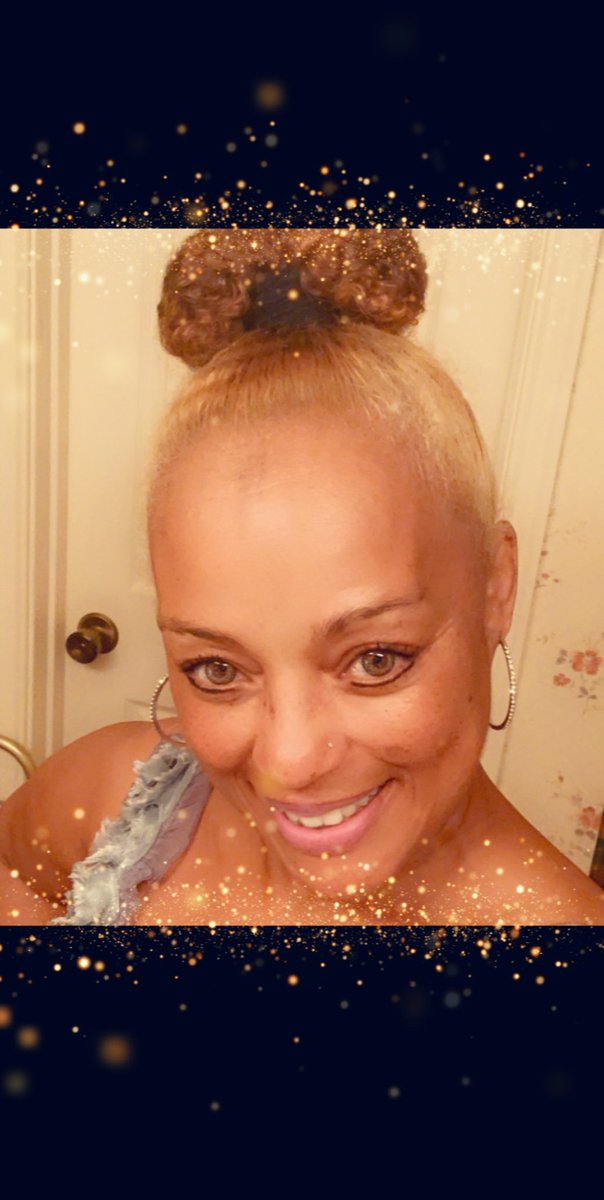 LauraLkinder's tweet photo. Me, me new hair color... https://t.co/gsScCKX9Xi