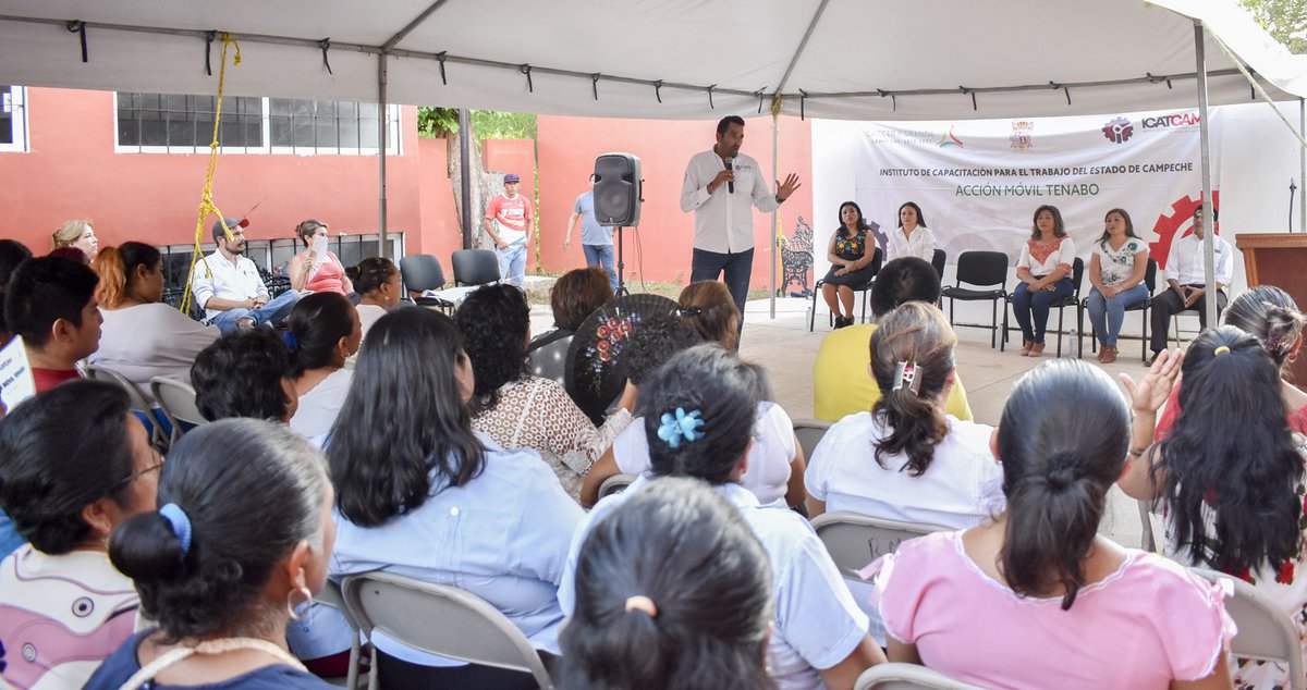 En el cierre de cursos impartidos por la #AcciónMóvilTenabo en las comunidades de Kankí, Emiliabo Zapata, Santa Rosa, Xcumcheil y Tinún, el director general del #ICATCAM, Carlos Ortiz Piñera entregó constancias de participación de los 55 talleres impartidos.
#CapacitarParaCrecer