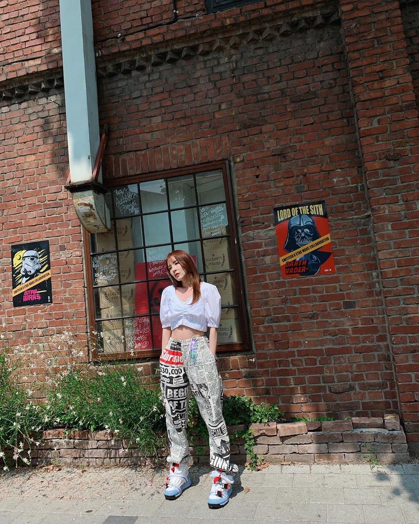 IkSjang's tweet photo. ⋆『산다라박』
          🌻↝⋮ #다라 #StreetStyle 

        2019 yaz sokak modası, eğlenceli dakikalar ve daha fazlasını görmek için DARA TV yi takipte kalın! Çok yakında 👀🔥

➴ https://t.co/sNBLcDLTTy