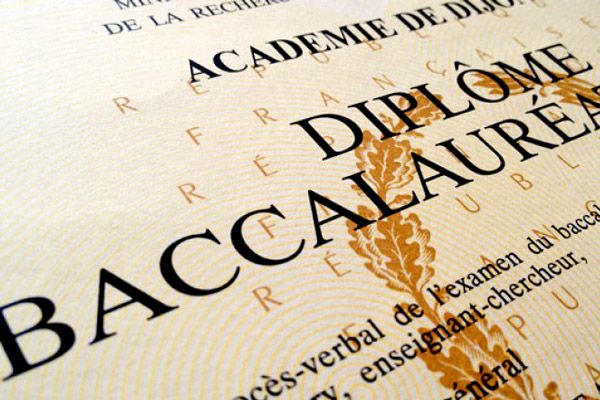 📜 Le HAC Handball est fier et félicite Constance Halm, <a href="/lisa_merrer/">lisa le merrer</a>  (#N1F) , Samantha Da Costa et Hinault Lola (#-18F) nouvelles bachelières. Nous leur souhaitons une bonne continuation dans la poursuite de leurs études 👏🏼

#NousSommesLeHavre #BAC2019