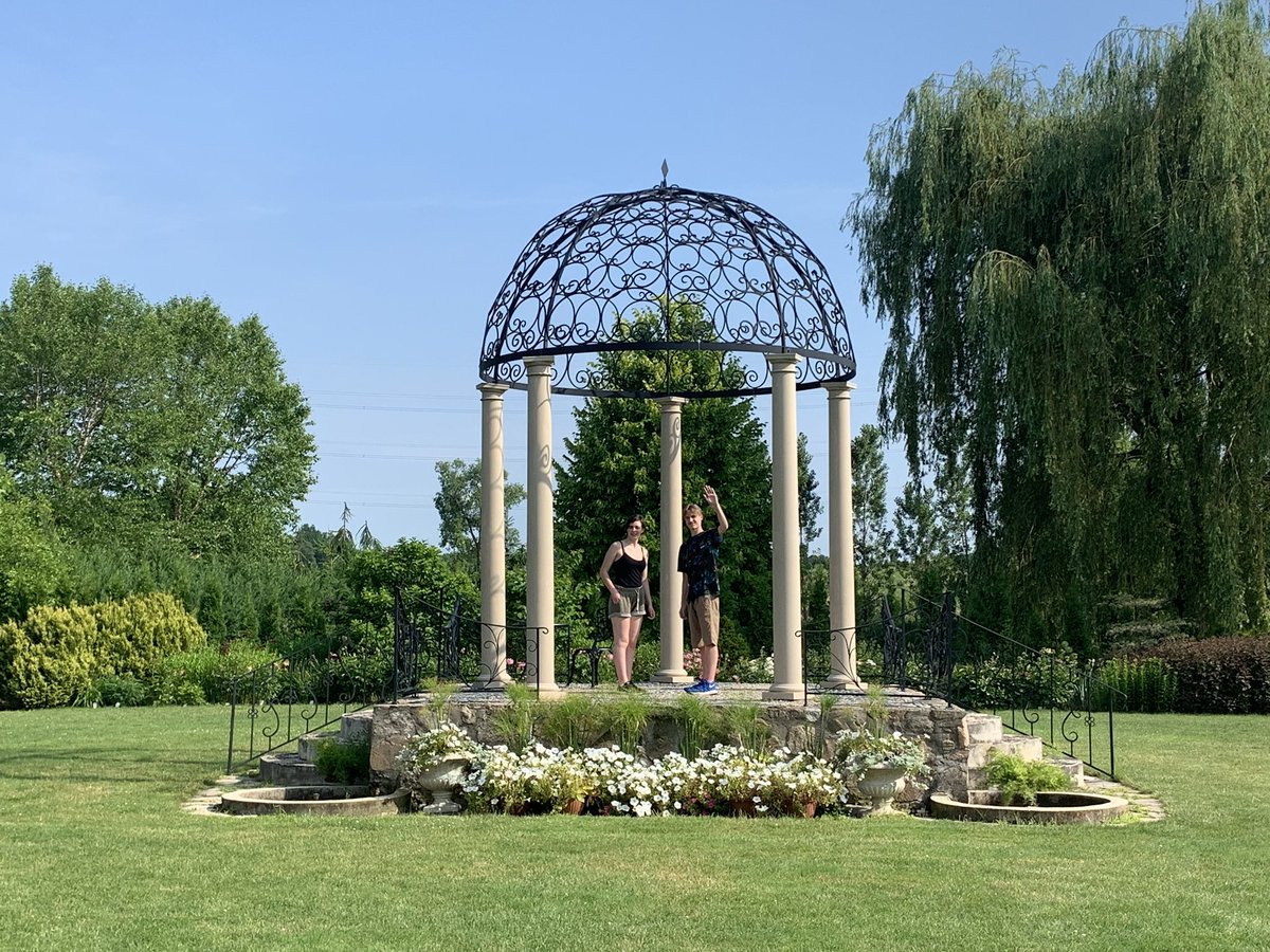 Norfolk County! here is our new episode of ‘The Teenager’s Guide to Ontario’s Southwest’ presented by <a href="/OntSouthwest/">Ontario's Southwest</a> ✨ we hit some fun Norfolk spots including <a href="/LongPointEcoAdv/">Long Point Eco-Adventures</a> plus <a href="/WhistlingG/">Whistling Gardens</a> for a bee-tour with <a href="/vanessasbees/">Vanessa Stewart 🐝</a> 🐝 more: bit.ly/2xunGDS