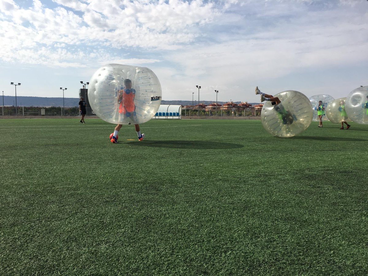 FutbolBubble's tweet photo. En verano nos vamos de campamento (ayer en Azuqueca) y también seguimos recibiendo a grupos de despedida de soltero en Madrid!!! 🥳🥳🥳🥳
•
•
•
#futbol #actividadesmolonas #verano #futbolbubble #bubbleexperience #despedida #ocio #madrid #bubblefutbol #futbolburbuja https://t.co/rjvQOhQngv