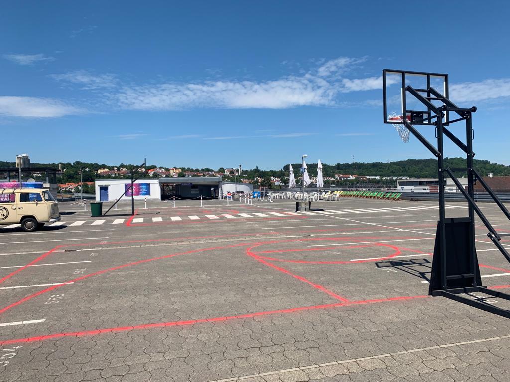 ratiopharmulm's tweet photo. Das größte Streetball-Event der Region! Morgen steigt die Orange Streetbattle! Anmeldung für U13 &amp; U16 ist ab 9 Uhr - für Fun &amp; Pro ab 12 Uhr! Kommt vorbei und genießt das schöne Wetter und jede Menge Action auf den Courts! #uuulmer @Blautalcenter @buero_ost @ClubFrauBerger https://t.co/0x1e1unklj
