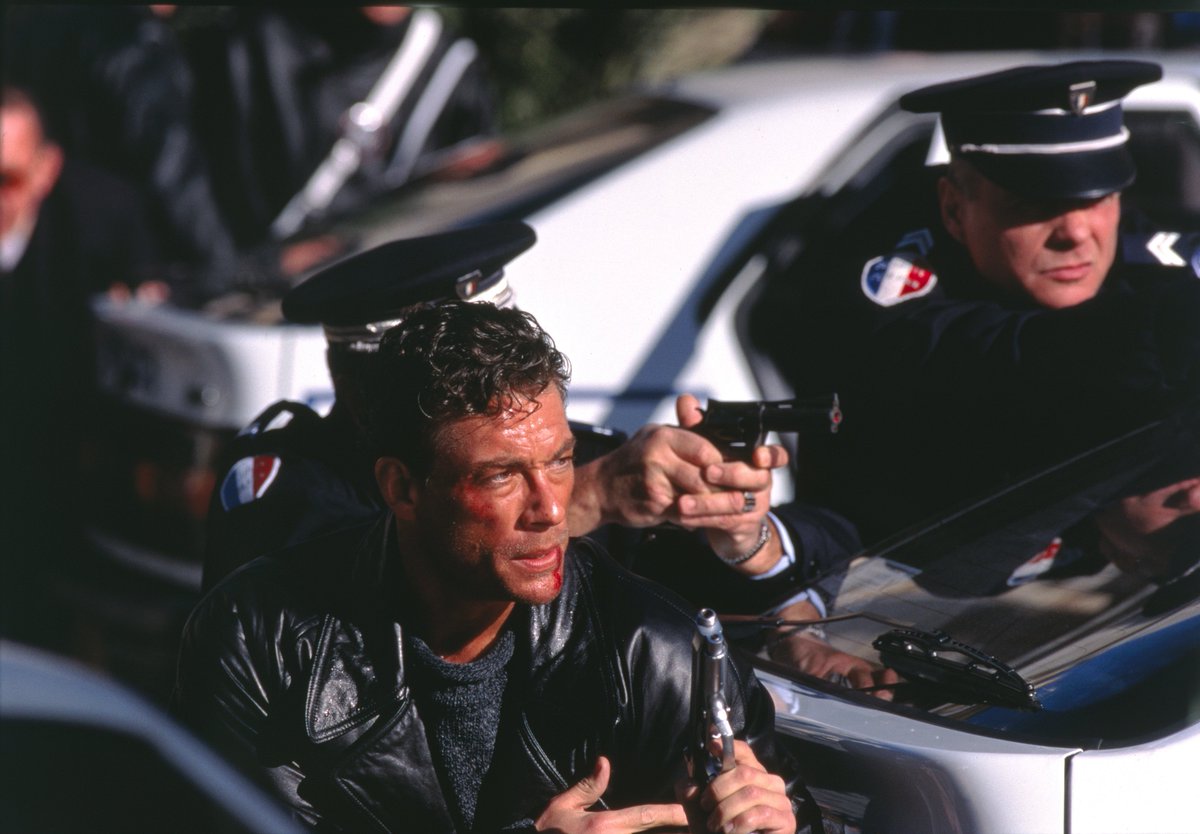 RaiQuattro's tweet image. Il modo migliore per passare la serata è in compagnia dei programmi di #Rai4.
💪 Alle 21:15 il thriller-action #MaximumRisk con Jean-Claude Van Damme;
👬 alle 23:05 i primi due episodi della terza stagione di #Fargo.
