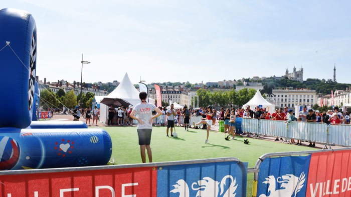 Infinity9Media's tweet photo. 🎤⚽ Joli programme aujourd'hui sur la #FIFAFanExperience de la @villedelyon animée par @EricGarcia_I9M :
▪ 18h Séance de dédicaces
▪ 18h30 Match de gala d'ancien(ne)s joueuses et joueurs internationaux dont @cam10abily23, @BrigitHenriques, @sbompastor_dc, @youridjorkaeff... ! https://t.co/IBdNFVhuFV