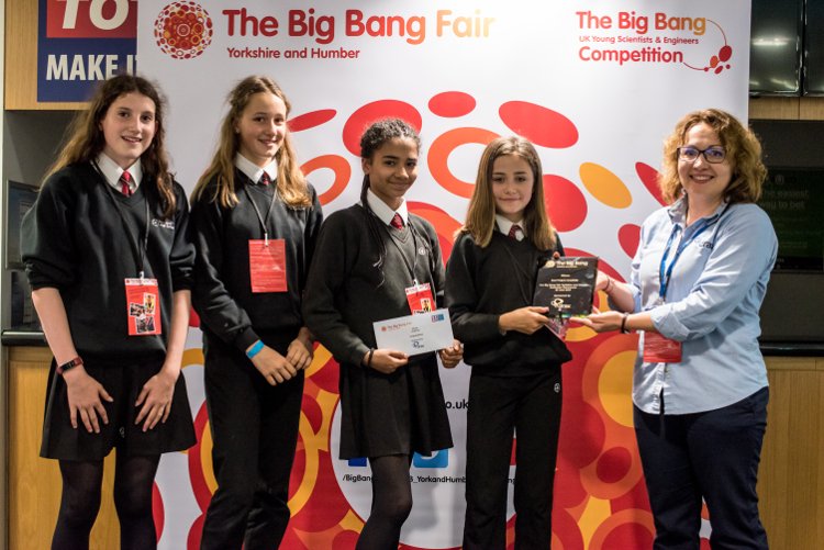 TBB_YorkandHumb's tweet photo. The Big Bang Yorkshire and Humber highlights.

@holmfirthhigh win the #Yorkshire and #Humber Creativity Award for their Fuel the Future project.  Kindly sponsored by @Draxnews.

#TBBYH2019 #TBBYH2019highlights 
#STEMprojects #BigBangFair #BigBangComp #creativity https://t.co/Bwe7raqRTz