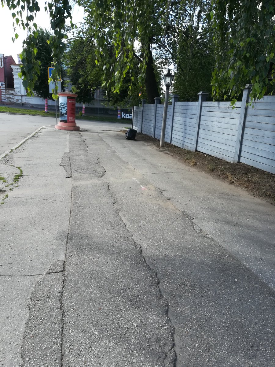 Санитарная пятница. Управление по развитию исторической части города администрации города Ульяновска. УБРАЛИ 7 МЕШКОВ СМЕТА И БОТВЫ НА ПРИМЫКАНИИ УЛ.ЭНГЕЛЬСА  И ЛЕНИНА.