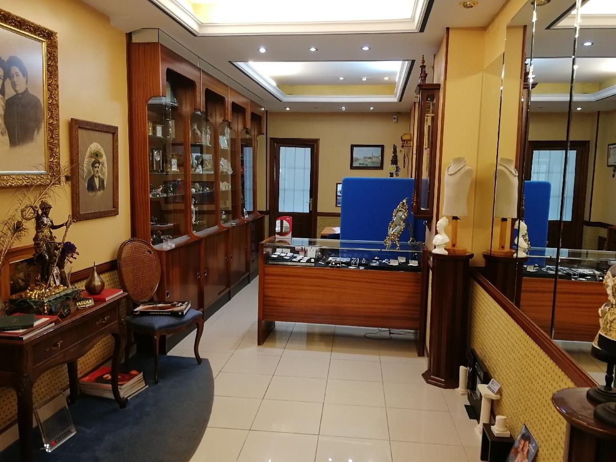 BerrizEnpresa's tweet photo. ⌚ Se traspasa Relojería Amesti, Elorrio, único comercio de sus características en el municipio (tienda-taller). Formación de 6 meses en el oficio, condiciones muy ventajosas. Contacta 📱 94 470 65 00 #relojeria #elorrio @CamaraGipuzkoa @camaradealava @Camarabilbao https://t.co/FH8REwMCvA