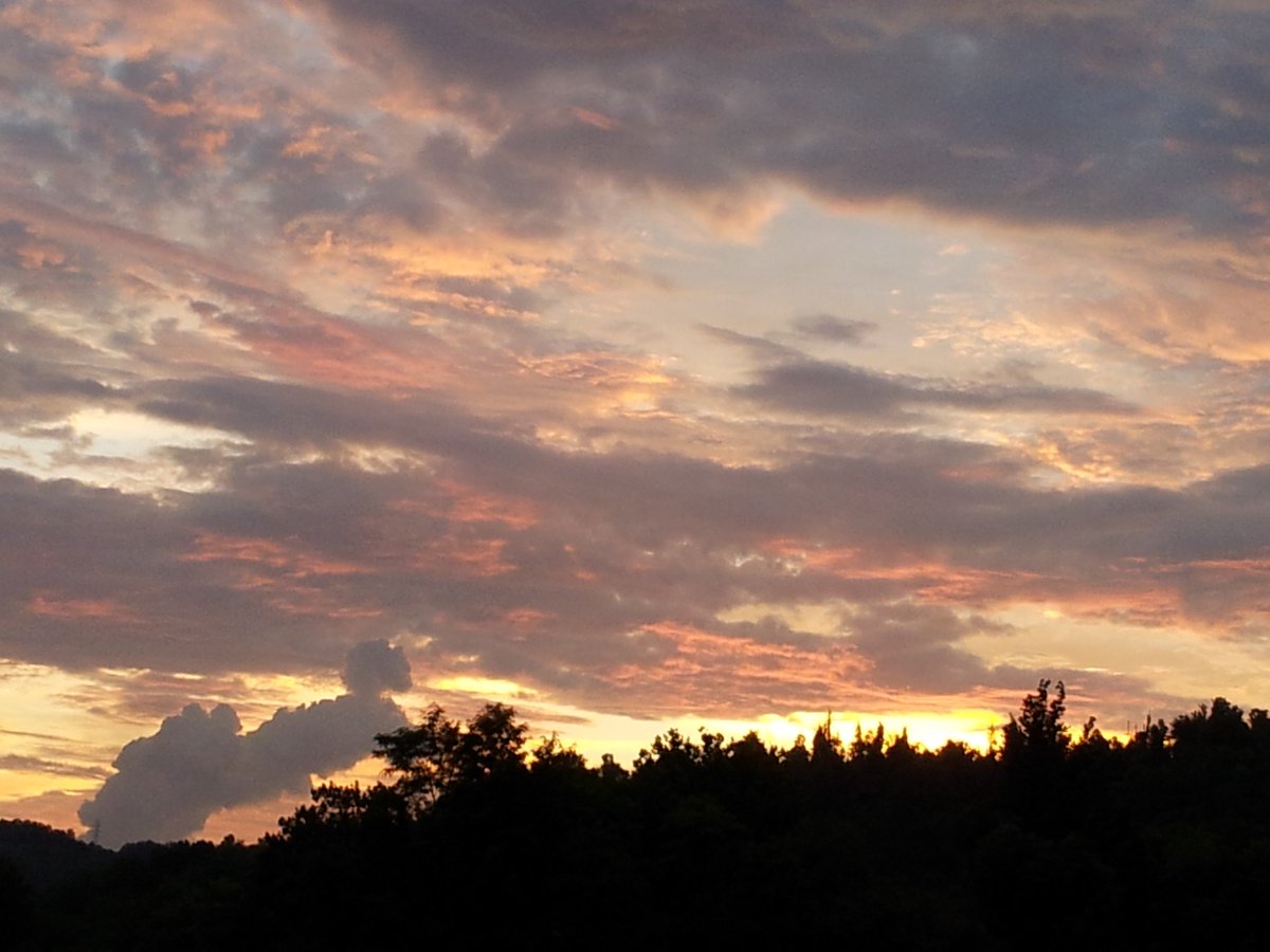 kalosharon's tweet photo. @JDarensbourgWx Grafton July 4, 2019 -- it changed every second and camera could not capture its beauty https://t.co/eBeVy0gbRk