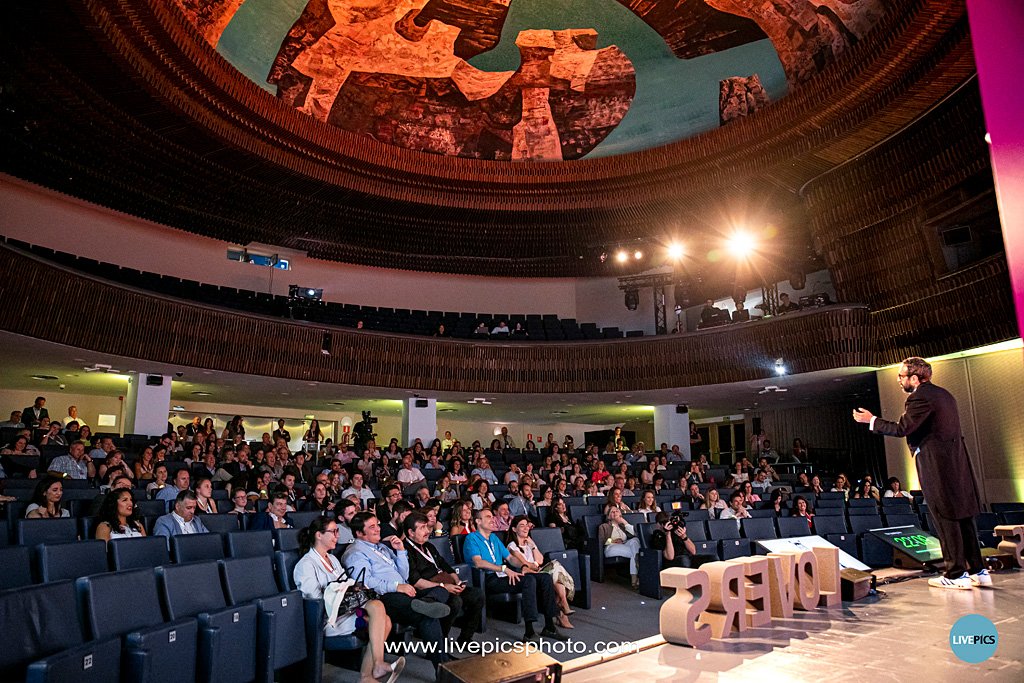 VenuesPlace's tweet photo. Resumen del encuentro anual de #EVENTSLOVERS Un evento muy motivador, divertido y en el que aprendimos mucho del sector eventos @tufabdeventos @Fluge_AV @BCCSpeakers @mkdirecto @IPMARK @jmtambiplan @Wifimotion @reportarte @GlamCam4 @duonex_es https://t.co/xqJ681uOez