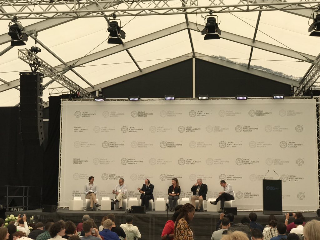 The final panel discussion of #LINO19: “How Can Science Change the World for the Better?” @lindaunobel