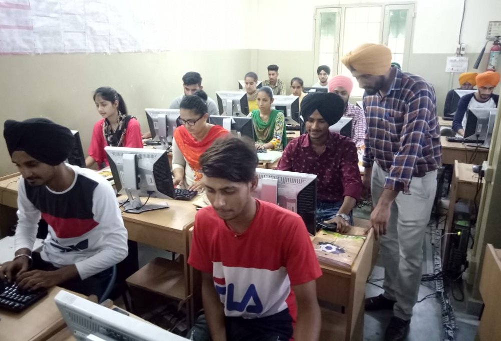 MBCT_Trust's tweet photo. Computer Learning Centre @MBCT_Trust #BassiPathana #YouthEmpowerment #WomenEmpowerment #DigitalIndia #SGSS-#LearningCentre #DomesticDataEntryOperator under National Urban Livelihood Mission scheme. #NULM https://t.co/C6yieR1XDf
