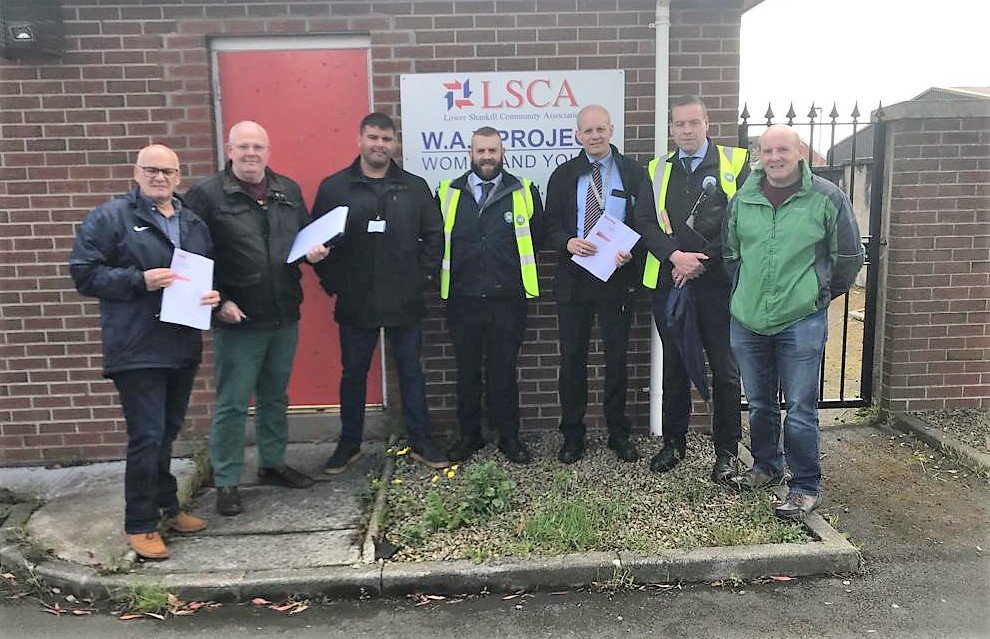 SuppCommunities's tweet photo. Our CDO Murray was out with @LSCABelfast recently for an #estateinspection which highlighted issues raised by local residents. LSCA noted the value of using Supporting Communities' Estate Inspection Toolkit for this exercise. Thanks to all the agencies that took part! https://t.co/HnOLNZsPXf