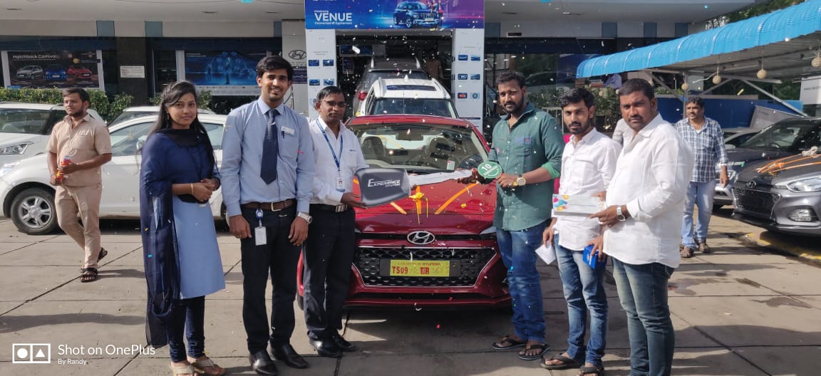 customercarela1's tweet photo. Hearty Congratulation from LAKSHMI HYUNDAI to RAM KUMAR &amp; FAMILY, on owing the new Vehicle #ELITE I 20 😊
Visit your nearest Hyundai Dealership today! https://t.co/NMHCLQxt7R