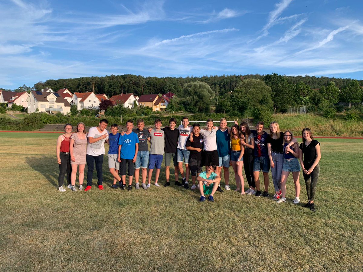 CMalrauxTrun's tweet photo. Ebern 2019 : après une semaine passée à Ebern, les retrouvailles avec les correspondants allemands, la visite de Würzburg, Ebrach, Bamberg et Coburg, nos jeunes de 4e 3e sont actuellement sur la route du retour !
@dsden61 #Franceallemagne #amitie https://t.co/lIlGUxUWIa