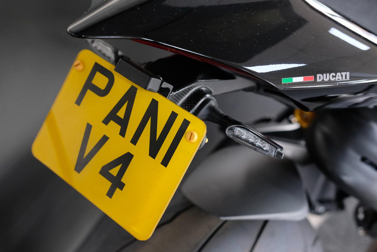 HysideMC's tweet photo. Looking for a really special Ducati? Speak to us about our custom bike builds on 01708 706677 #CustomBikes #CustomDucati #PanigaleV4 https://t.co/AjAXBbSLvI
