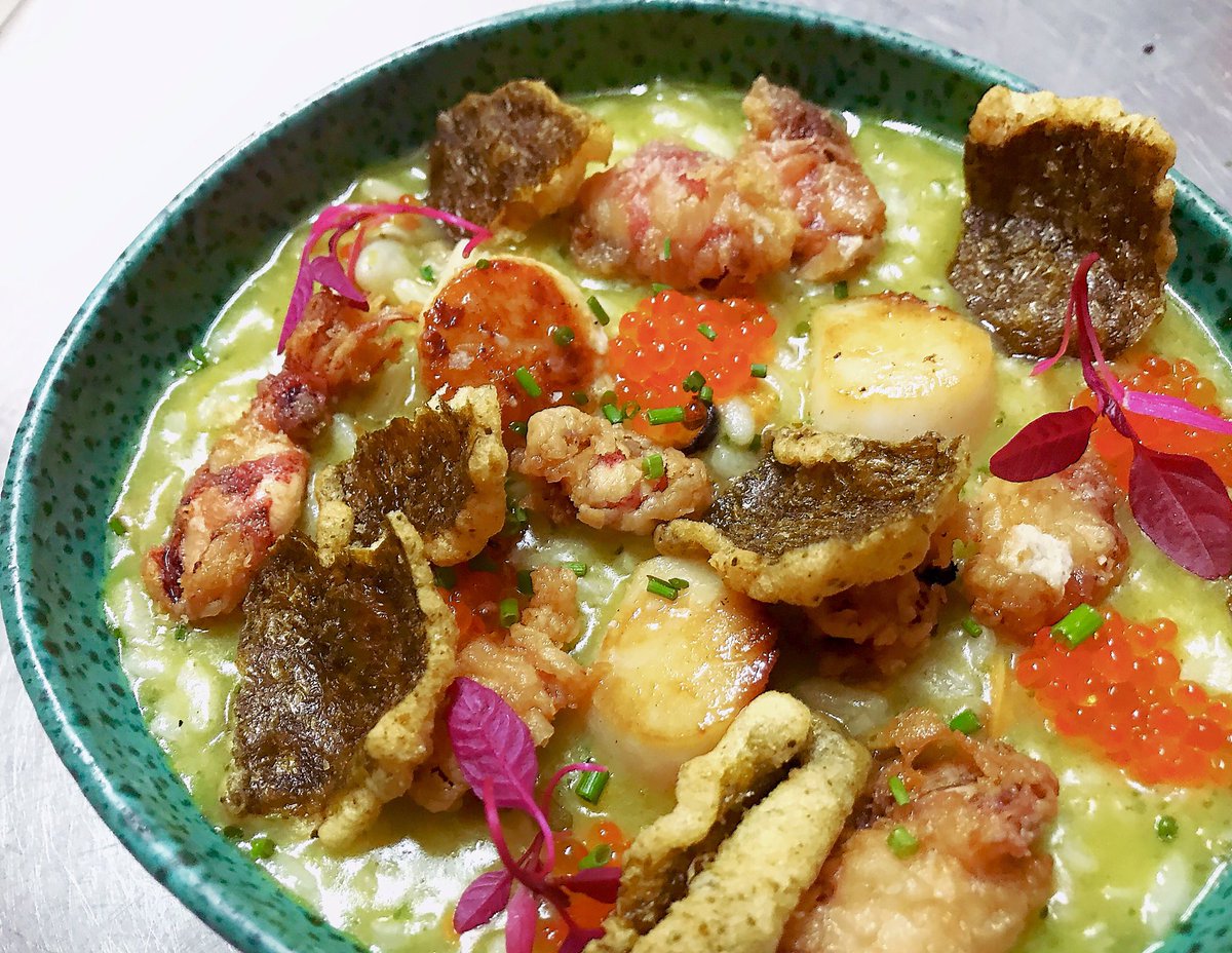 Si hoy te has levantado empujado por el sotavento, si hoy has empezado el día con el pie de estribor, nuestro arroz cremoso de moluscos con vieiras al txakoli te va a hacer disfrutar
¡Nos vemos en Sukalki!

Reservas en el 945279654