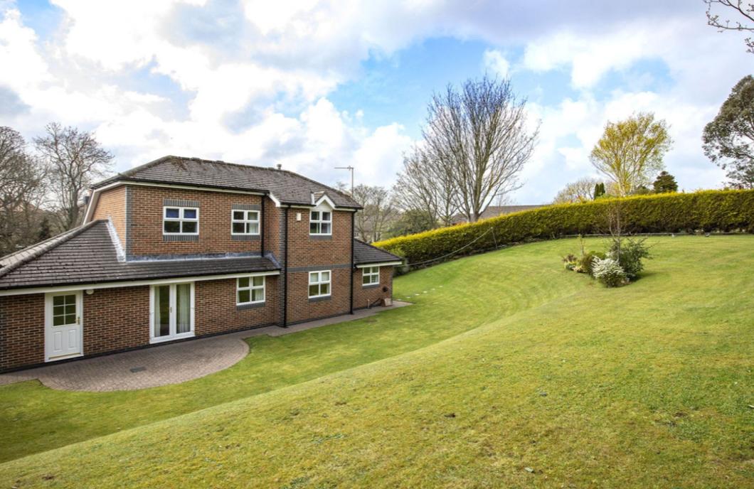 GrovesRes's tweet image. REDUCED! Sweethope Dene, #Morpeth is our Property of the Week!This beautiful detached house, sitting in almost half an acre of garden is only a 5 minute drive to the centre of Morpeth and with good road links to the A1
Viewings - Strictly through Groves on 01670 504 400