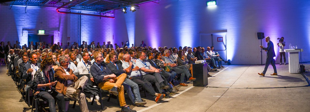 De 2019 editie is alweer twee weken geleden! Wat vliegt de tijd, maar wij blijven nog even nagenieten. Bekijk de foto's om een algemene indruk van het vastgoedcongres van het jaar te krijgen: bit.ly/2YwEMNo

 #vbo #vastgoed #event #beurs #makelaar
