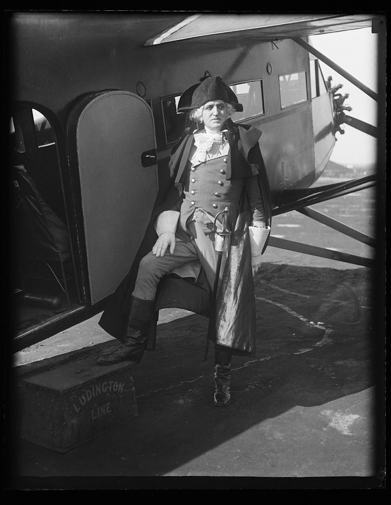 SiPuck73's tweet photo. Donald Trump, again proving what a fucktrumpet he is.
His followers are dumber than the Corbynista.
Here is George Washington, off to bomb the British 😀✊🏼💦
#TrumpParade #TrumpParadeFail #Trump4thofJuly #MAGA #FuckKnuckles https://t.co/4lbIWwoo0Q