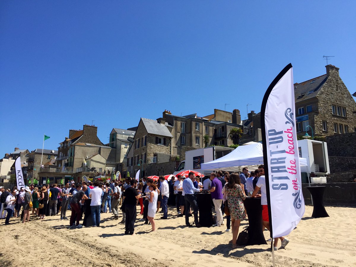 Le_Poool's tweet photo. A l’heure du déjeuner, la #plage des Bas Sablons à #SaintMalo accueille les participants #SOTB 🏖️😎 Petite pause au bord de l’eau avant de reprendre le #business 🌊 💼 #startups #investisseurs #pitch #levéedefonds https://t.co/BuuCWPt3BS