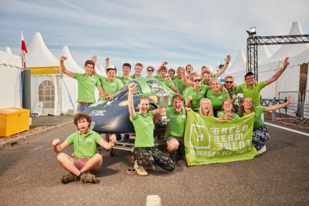 Shell_Nederland's tweet image. Gefeliciteerd! 🏆 @GreenTeamTwente wint #ShellEcoMarathon Europa 2019 met hun ultra zuinige waterstofauto in de categorie UrbanConcept. ⚡ #waterstof 
Alle resulaten vind je hier: go.shell.com/2L1CMJL #MakeTheFuture