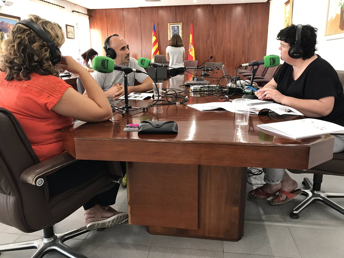 Hoy hemos tenido la presencia de <a href="/OndaCeroMB/">Onda Cero Marina Baixa</a> en el salón de plenos del Ayuntamiento para hablar de todas las novedades de <a href="/Cinelalfas/">Festival de l'Alfàs</a> <a href="/LuisLarrodera/">Luis Larrodera</a>