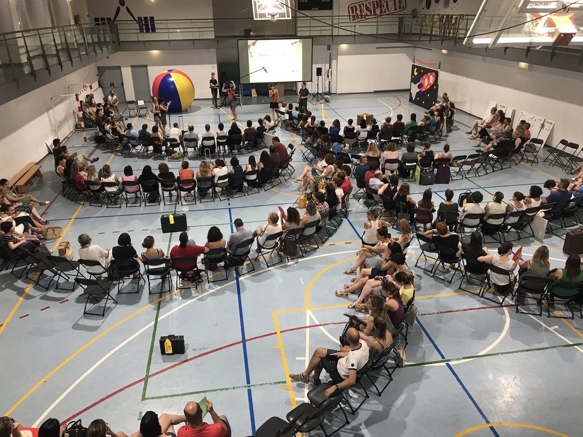 futurseducacio's tweet image. La cloenda de l’Escola d’Estiu #MostraEN21, la darrera. La més emotiva. Recordem moments i lemes que ens han acompanyat aquests 3 anys. #elviatgecontinua🚀