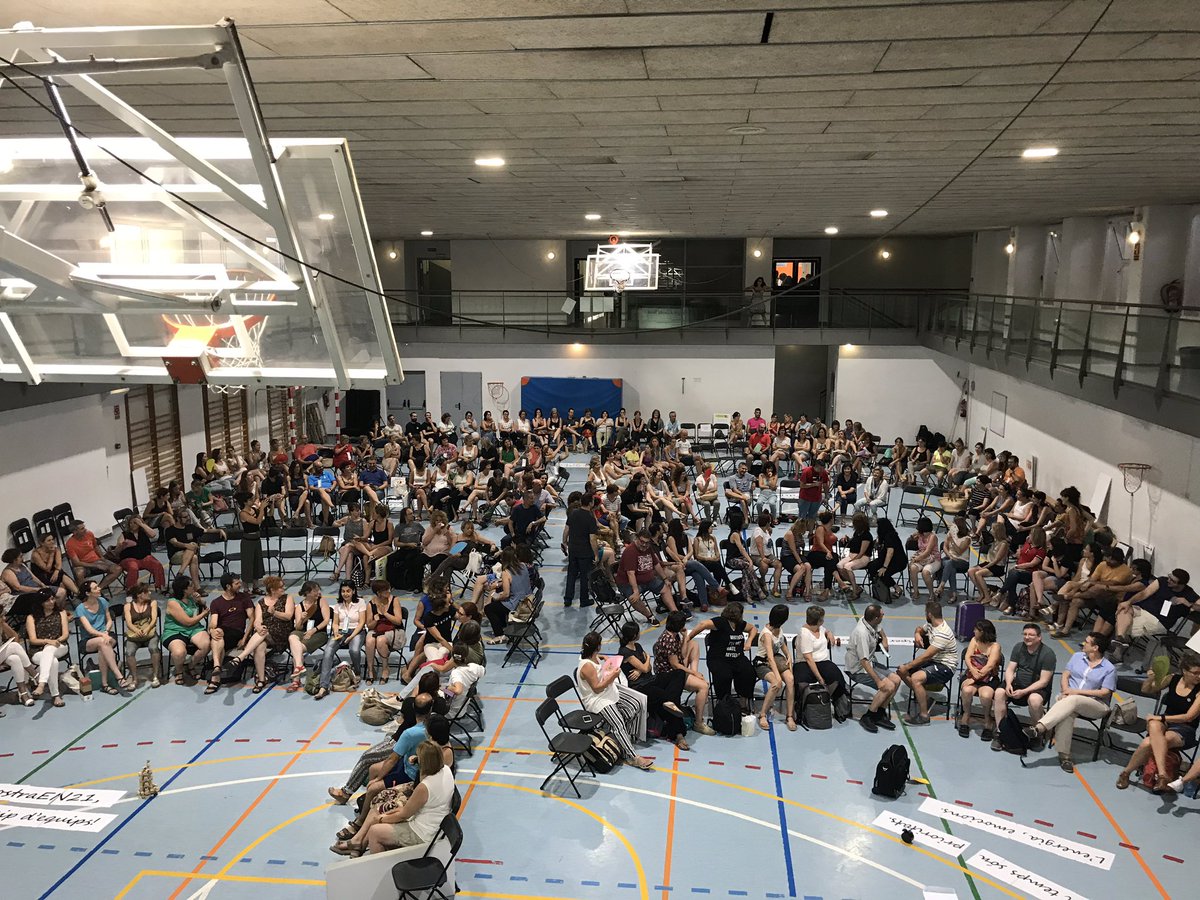 futurseducacio's tweet image. La cloenda de l’Escola d’Estiu #MostraEN21, la darrera. La més emotiva. Recordem moments i lemes que ens han acompanyat aquests 3 anys. #elviatgecontinua🚀