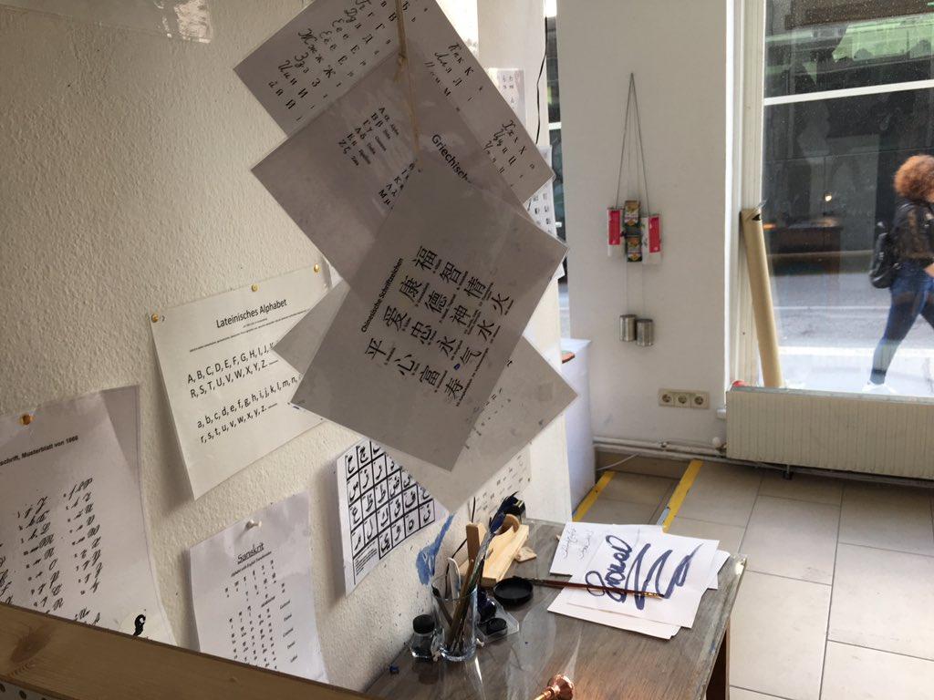 PhilSciComm's tweet image. STEM and humanities meet in the #KnowledgeRoom/#WissensRaum. What are these German colloquial expressions? Why are emotions expressed in these ways? How many languages do you know? How do they translate?