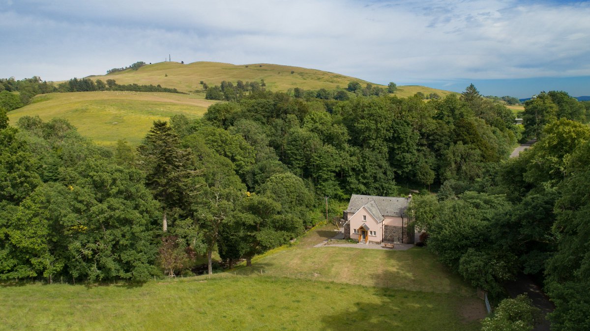 Where else would you rather be in weather like this? ☀️

Mill House is tucked away on 4,000 acres of rugged Scottish landscape making it the perfect summer escape! 🌲

#visitscotland #beautifuldestinations