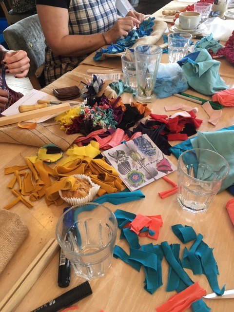 HandmadeWorksh1's tweet photo. Rag rugging - such a great way to #upcycle old t-shirts and the perfect way to relax on a Friday morning too! #teddington #upcycling #handmadeworkshopsteddington #handmade #therailwayteddington @TeddingtonC #relax #fridaymetime https://t.co/ucAVcN2lvD