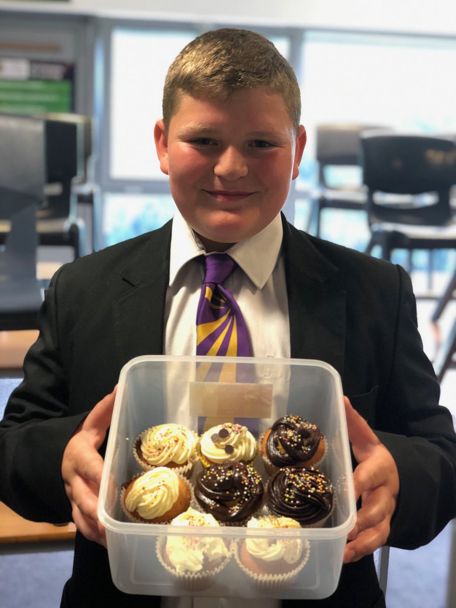 stpaulscatholic's tweet photo. Sonna in 7C made some amazing cupcakes this afternoon #tastywork https://t.co/kcbxxMqtaF