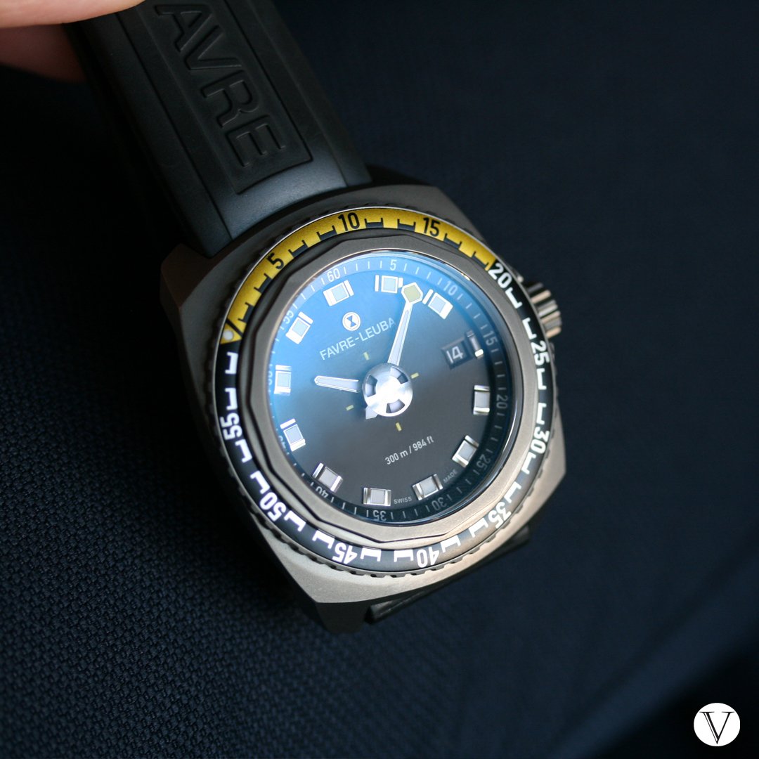 VERITIMEWATCHES's tweet image. A great-lookin watch from @favreleuba. Raider Deep Blue with 41mm brushed steel case and yellow bezel. #FavreLeuba #ConqueringFrontiers #wristshot