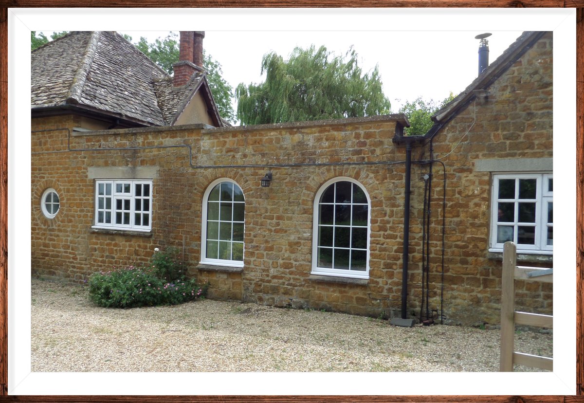 DistinguishedW's tweet image. Bring history and culture into your home with an arched window. A traditional idea that has been modernised, these windows can make your house really feel like your castle-  fit for a king or queen! 🤴 #distinguishedwindows