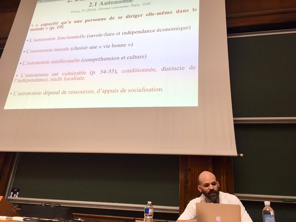 StephNetto's tweet photo. #AREF2019 👉 Comm’ n*46 du docteur et ATER Camille #Roelens #LaboECP #StEtienne : #Autonomie #autorité et #médias : quelles propositions de #médiations pr apprendre à se diriger vers un monde #médiatisé ? @sfsic #SIC https://t.co/niLUmEw0Kj